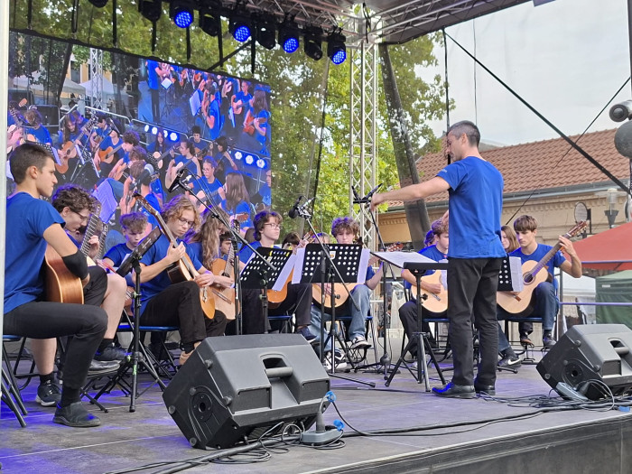Súbor Gitarika na Slávnostiach Šimona a Júdu v Štúrove